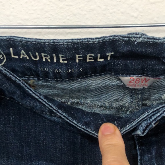 Lori Felt| Jeans| Women’s| Size 28W| Denim| Embroidered floral Jeans, Classic - Picture 2 of 15